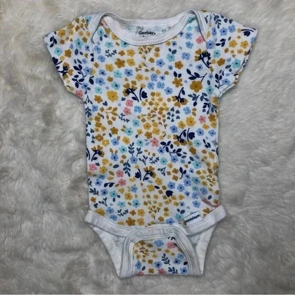 Gerber Onesie Diaper White / Pink / Blue /  Yellow Fliral Size Neworn - Picture 1 of 16